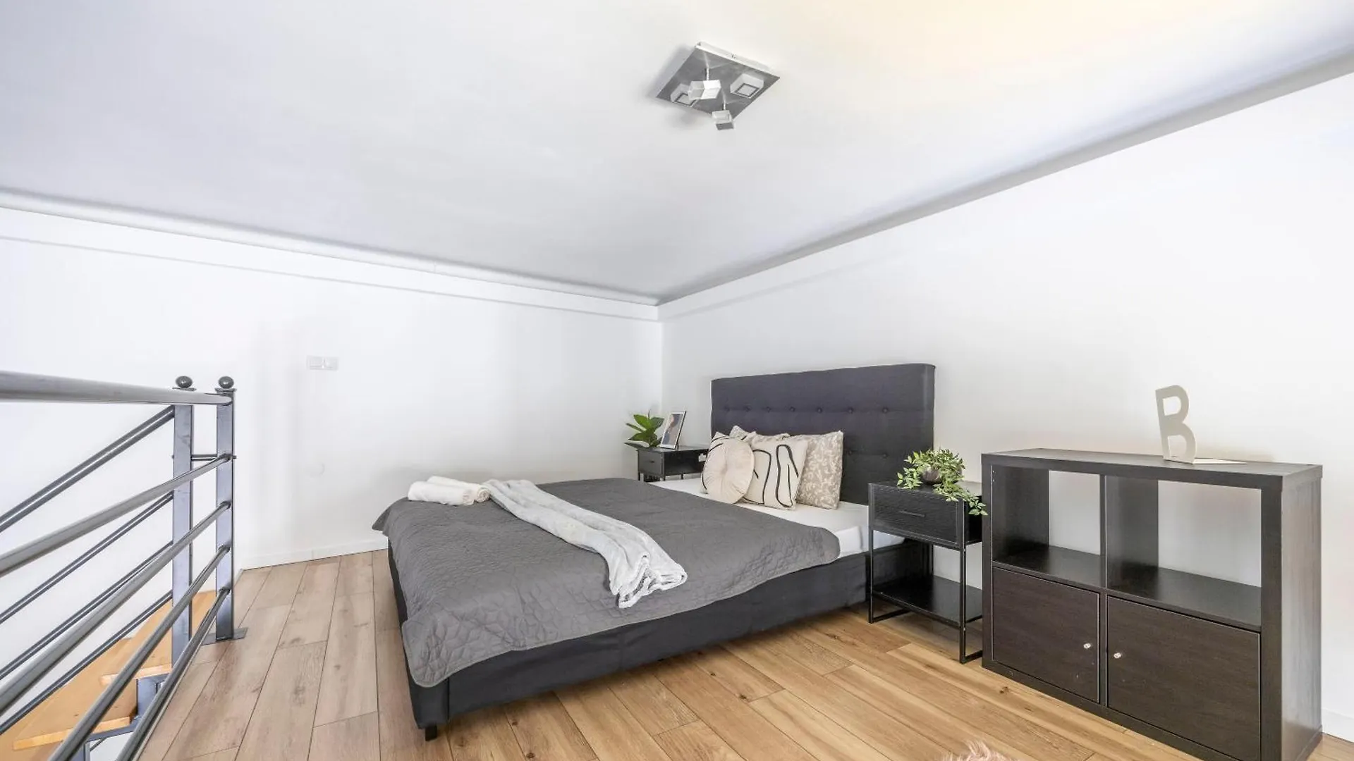 Exclusive & Cozy Central Home In The Heart Of Budapešť 0*,